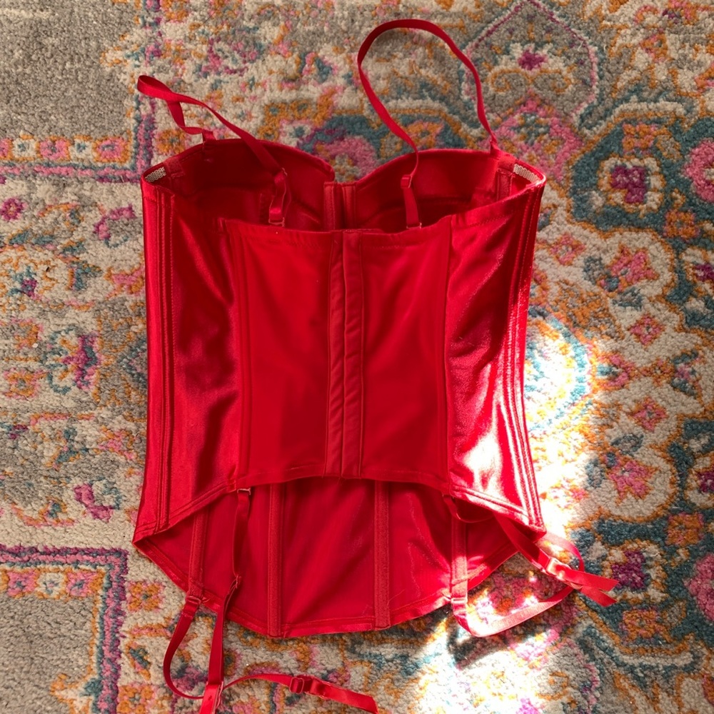 red corset - Picture 3 of 5
